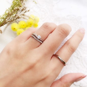 指輪は婚約指輪と結婚指輪