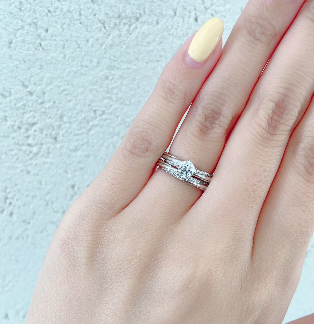 BRIDGE永遠の絆はセットリングで重ねつけも美しい