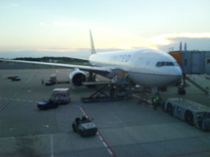 成田空港経由のバンコク行き