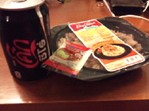 チャーハン的な弁当とコーラ