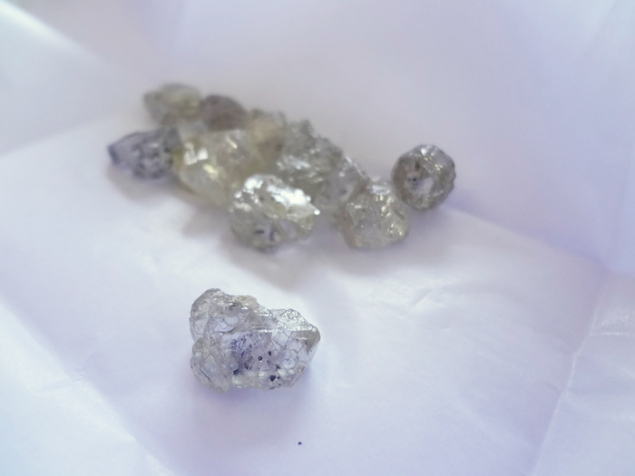 ダイヤモンドの原石メイカブル