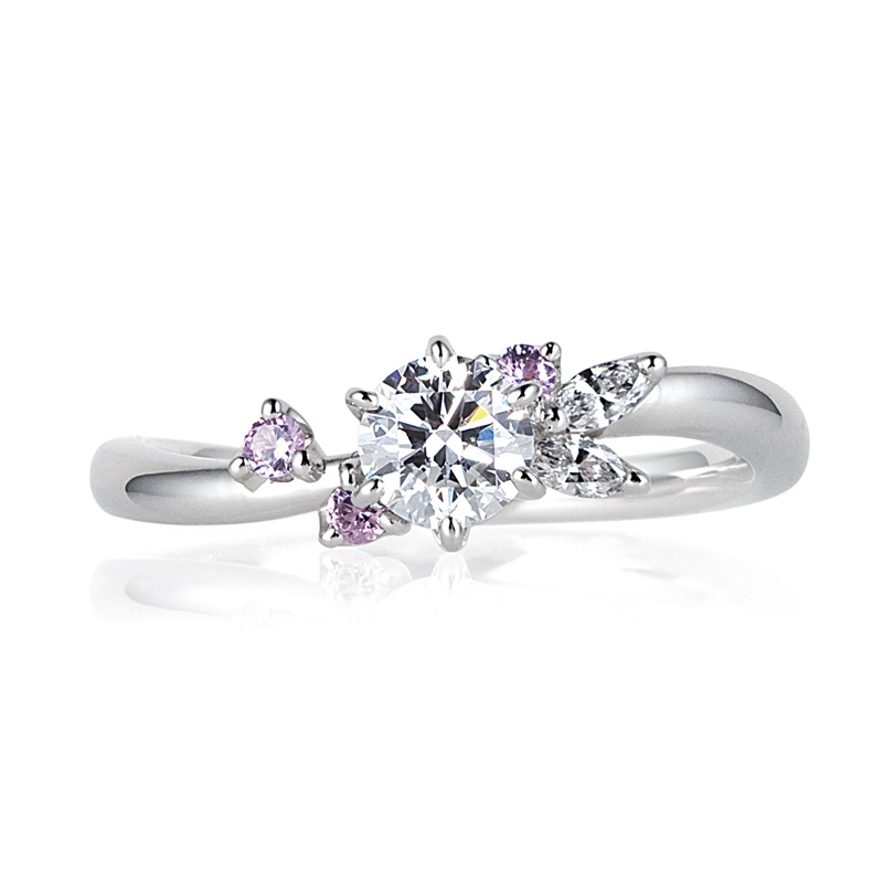 ピンクサファイヤが可愛い婚約指輪