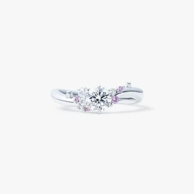 ピンクサファイヤがかわいい華やかな婚約指輪　ルシエのブリリアント