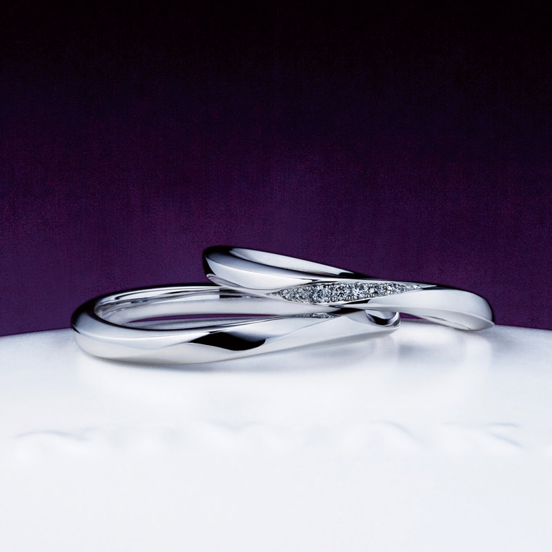 新潟で俄NIWAKAniwakaの朝葉の結婚指輪を探すなら県内最大級の品揃えのＢＲＯＯＣＨブローチへウェーブの指が美しく見える結婚指輪です