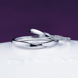 新潟NIWAKAniwaka俄せせらぎの結婚指輪はV字のリングで指が細く見えておすすめですニワカ