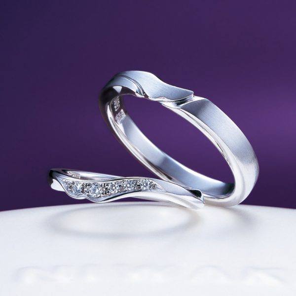 新潟で俄（にわか）の唐花デザイン結婚指輪を探すならブローチへ