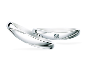 シンプルなデザインとたるみのある形状が人気の結婚指輪はSomethingBlueのTwinLane