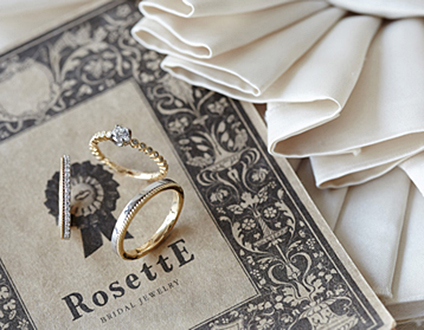 新潟市でアンティークデザインの結婚指輪婚約指輪を選ぶならブローチのロゼットがおすすめ