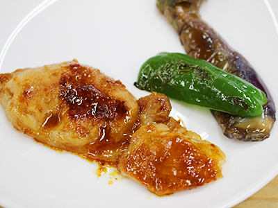 豚の生姜焼き、焼き茄子、卵とトマトのサラダ