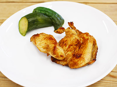 チキンソテー、きゅうりの煮物
