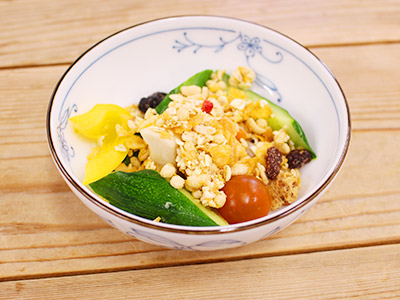 ピクルスのグラノーラかけ