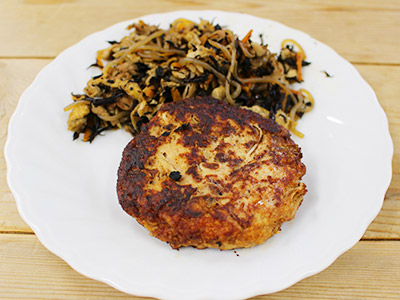 ハンバーグ、ひじきの煮物