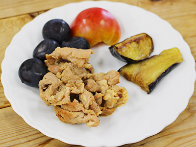 豚肉の醤油炒め・焼き茄子・トマト・巨峰