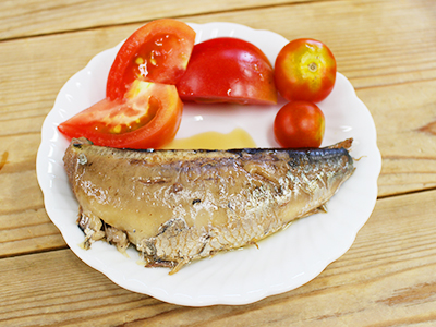 サバの煮付け、トマト