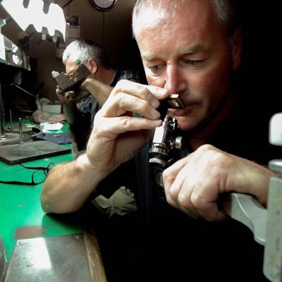 ベルギー在中のダイヤモンド研磨しフィリッペンス・ベルトマスターカッターでありANTWERP BRILLIANTの専属カッターをつとめる男現在の4Cカット項目の3EXを確立させた