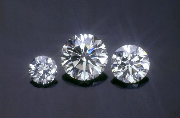3石ダイヤモンドのセットリング