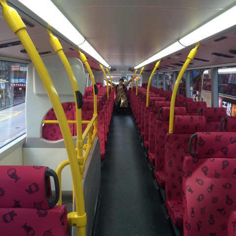 バスの二階は貸し切りー