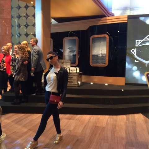 案内のキレイなお姉さんとも記念撮影！