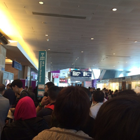 エレベーター待ち