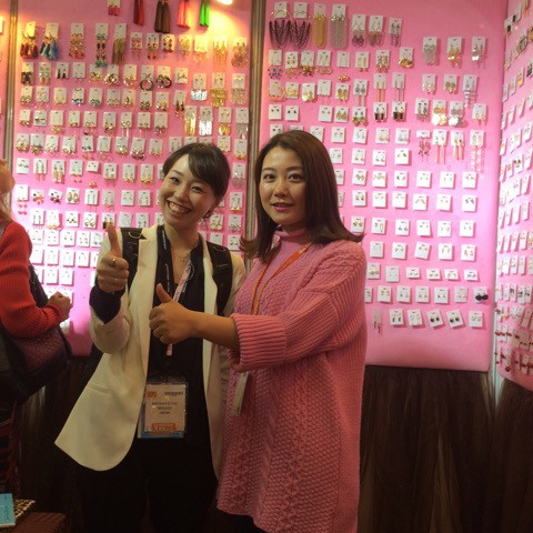 ピンクが鮮やかなブース