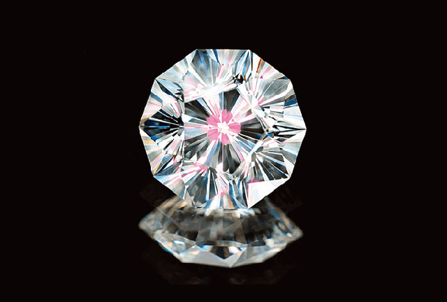 さくらダイヤモンドは杢目金屋のエンゲージリングに使用されています