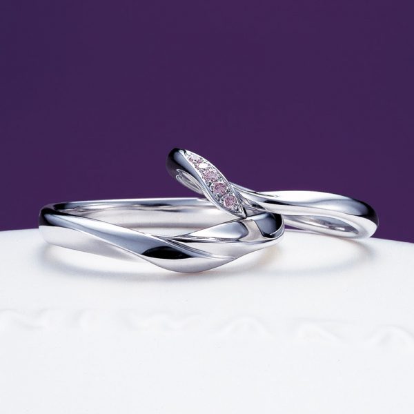 俄(にわか)の人気な結婚指輪は初桜