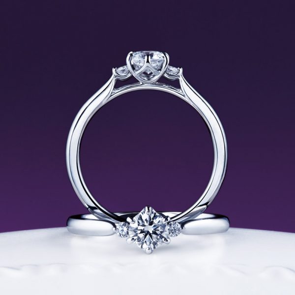 俄（にわか）ダイヤモンドと婚約指輪（エンゲージリング・プロポーズリング）「白鈴」は新潟のにわか正規取扱店ブローチへ