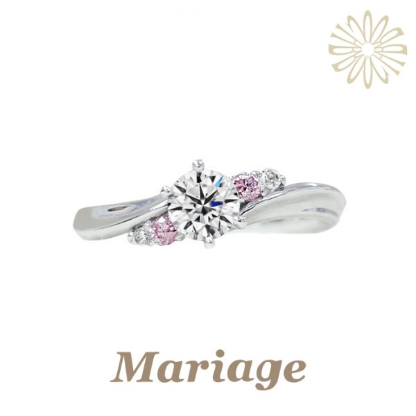 華やかエンゲージリングならMariage