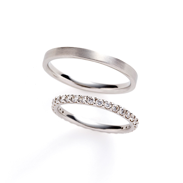 キラキラのダイヤモンドがたくさんあしらわれているかわいい結婚指輪はENOUVEのSentiero