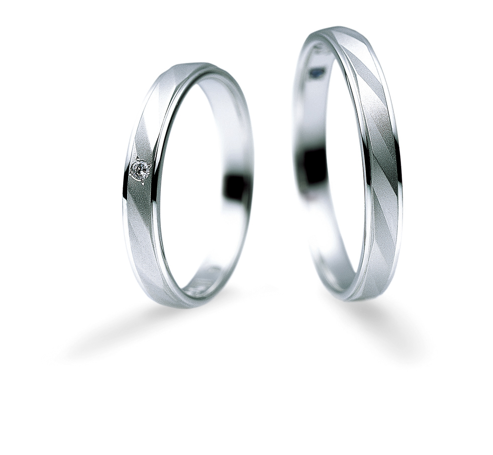 サムシングブルーのシンプルな結婚指輪