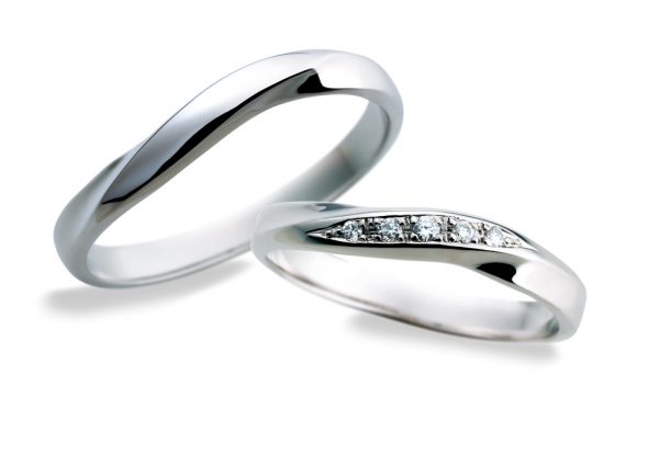 シンプルでウエーブラインの結婚指輪
