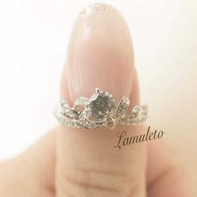 リボンモチーフのかわいいラブリーリングといえばL'amuletoのFiocco