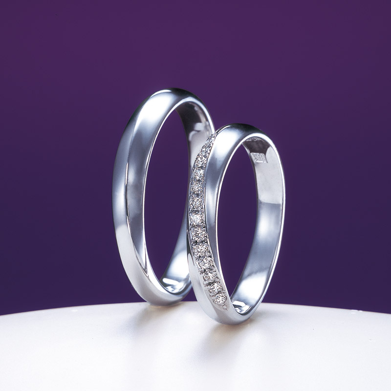 綺羅NIWAKAの結婚指輪ダイヤモンドのきらめきがとても綺麗
