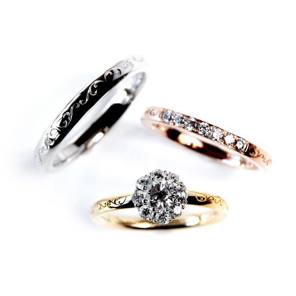 太陽のような美しいダイヤモンドが輝くアンティークカワイイ結婚指輪よ婚約指輪もセットリングはRosettEの太陽
