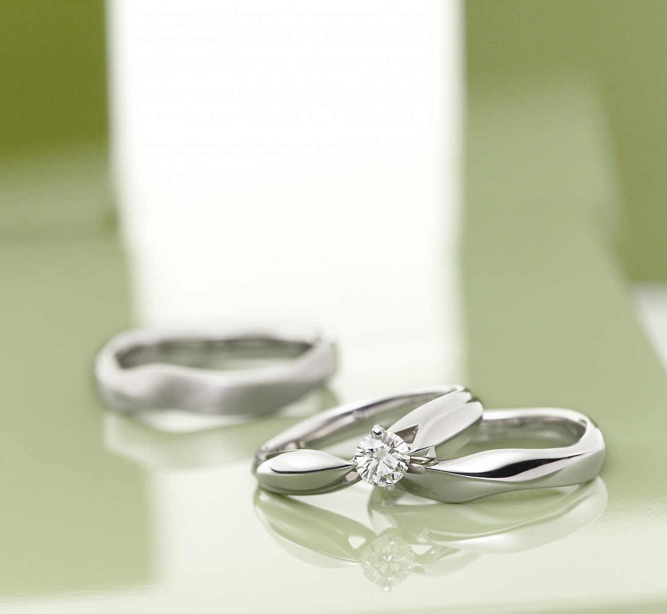 新潟で結婚指輪マリッジリング婚約指輪エンゲージリングをお探しのカップルにオススメのLAPAGEラパージュフルールコレクションでオススメのスノードロップ