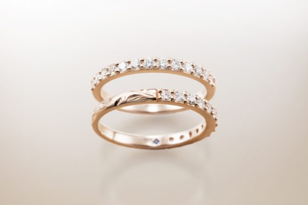 ハワイアンジュエリーの可愛い婚約指輪と結婚指輪のブランドはMAKANAのダイヤモンドエタニティリング