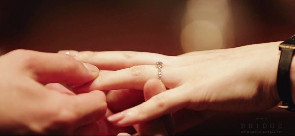 結婚指輪や婚約指輪には永遠の絆をむずび意味が有るブローチ新潟