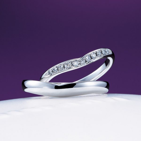 ダイヤのセッティングが花びらみたいな美しい結婚指輪なら俄の睡蓮