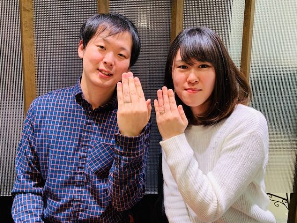 おふたり繋ぐ赤い糸が込められた世界にひとつの特別な杢目金屋の結婚指輪をお持ちいただきました！