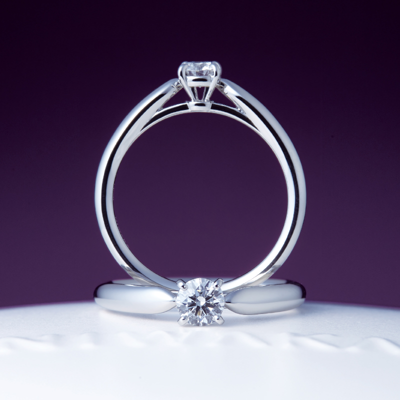 にわか【NIWAKA】の花咲（はなえみ）はシンプルで美しいデザインの婚約指輪（エンゲージリング）