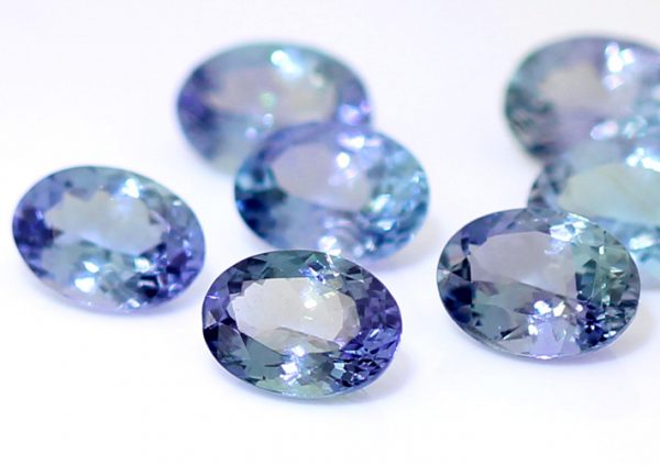 12月の誕生石タンザナイトの魅力について指輪を探すならBROOCH