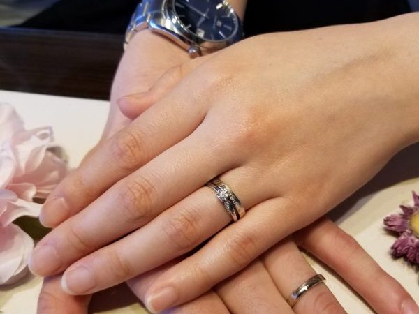 俄のご婚約指輪を持って京都でドキドキサプライズプロポーズ ご結婚指輪も日本の伝統技術が光る杢目金屋で決まり 新潟の婚約指輪 結婚指輪 Brooch ブローチ