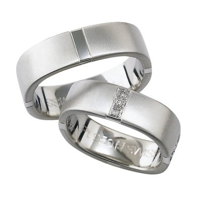 スクエア型の鍛造結婚指輪フラージャコー