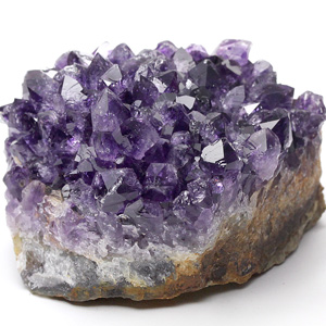 2月の誕生石アメジストの魅力ついて指輪をさがすならBROOCH