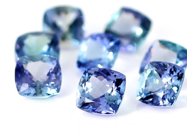 12月の誕生石タンザナイトの魅力に迫る結婚指輪をえらぶならBROOCH