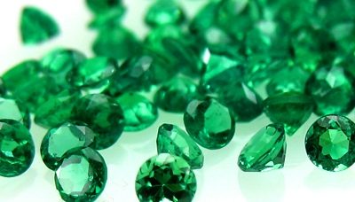 5月の誕生石エメラルドの魅力に迫る指輪を選ぶならｂROOCH