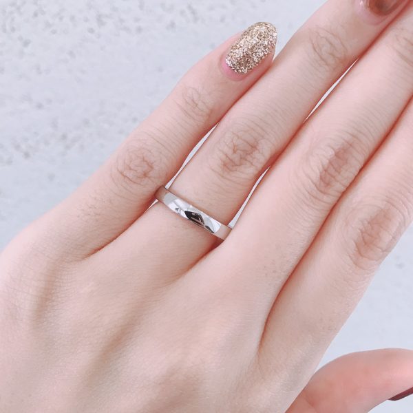 鍛造製法のシンプル丈夫なドイツブランドの結婚指輪