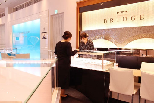 BROOCHは新潟県下最多の国内外ジュエリーブランド結婚指輪のセレクトショップ