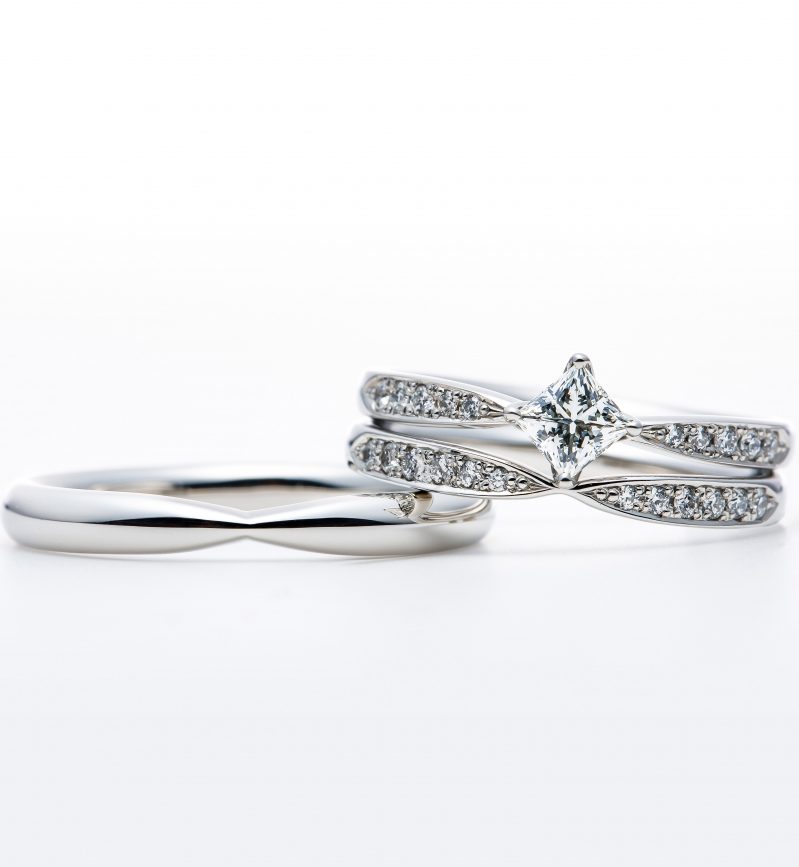 ”Sirius Princess” 4 claws collet Diamond side line Ring Set