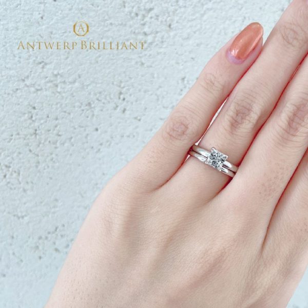 トリプルエクセレントのプリンセスカット婚約指輪のセットリング